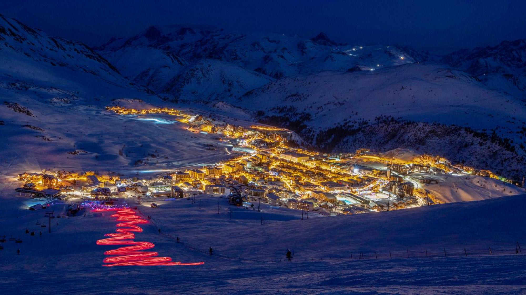 Chalet Alpe D'Huez 1850-Sea And Mountain Pleasure Avec 2 Appartements- 1 Appartement 3 Chambres 8 Couchages - 3 Salles D'Eau Et 1 Appartement 5 Chambres 12 Couchages 5 Salles D'Eau - Jacuzzi Et Sauna -Pieds Des Pistes Et Centre ภายนอก รูปภาพ